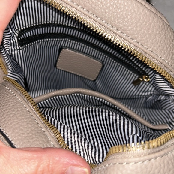 Leather backpack, mini a brown color with a gold chain for the long strap - Picture 3 of 7